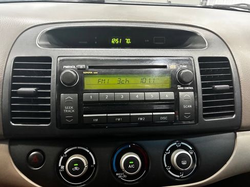 Used 2005 Toyota Camry LE FWD image 17