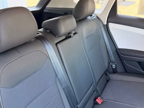 Certified 2025 Volkswagen Taos SE AWD/4WD image 14