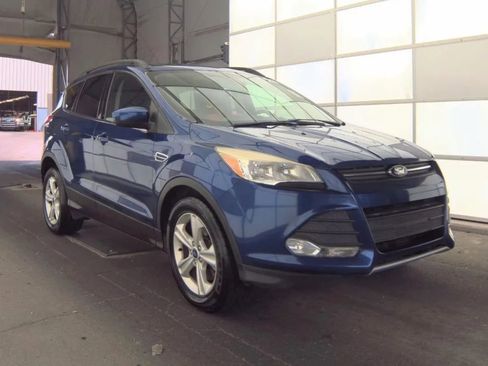 Used 2015 Ford Escape SE w/ Equipment Group 201A image 2
