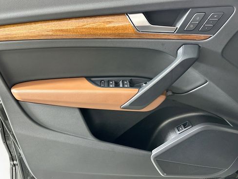 Used 2023 Audi Q5 2.0T Premium w/ Convenience Package image 21