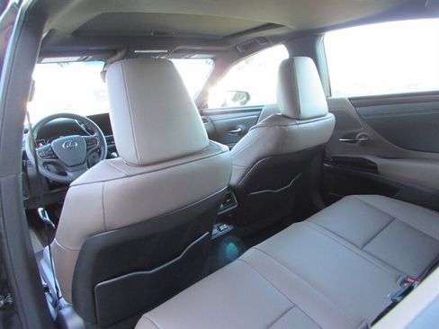 Used 2025 Lexus ES 300h w/ Premium Package FWD image 24