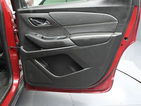 Used 2021 Chevrolet Traverse LT image 40