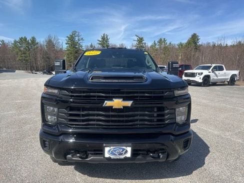 Used 2025 Chevrolet Silverado 2500 Custom w/ Custom Value Package AWD/4WD image 2