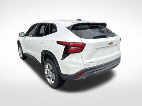 Used 2024 Chevrolet Trax LS w/ Driver Confidence Package image 3