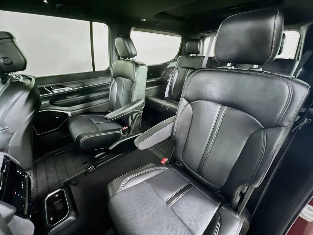 Used 2024 Jeep Wagoneer Series III w/ Premium Group I AWD/4WD image 27