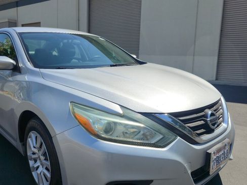 Used 2016 Nissan Altima 2.5 S w/ Power Driver Seat Package FWD image 2