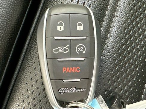 Used 2023 Alfa Romeo Stelvio Veloce image 18