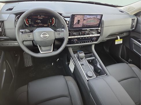 New 2026 Nissan Pathfinder SL image 10