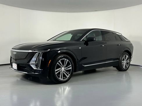 Used 2024 Cadillac Lyriq Luxury AWD/4WD image 3