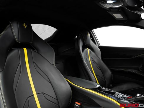 Used 2021 Ferrari 812 Superfast RWD image 40