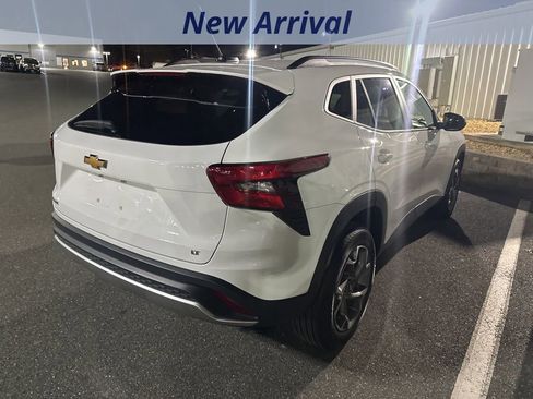 Certified 2025 Chevrolet Trax LT w/ LT Convenience Package image 3