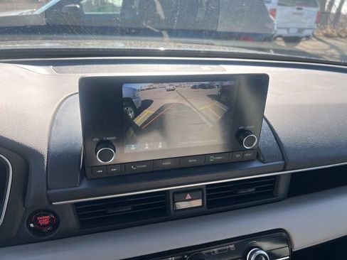 Used 2023 Honda Pilot LX image 12