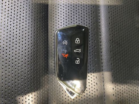 Used 2024 Volkswagen Atlas SEL AWD/4WD image 32