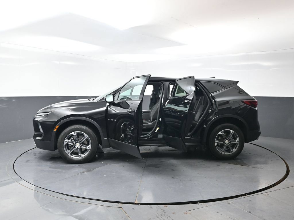Used 2025 Chevrolet Blazer LT FWD image 55