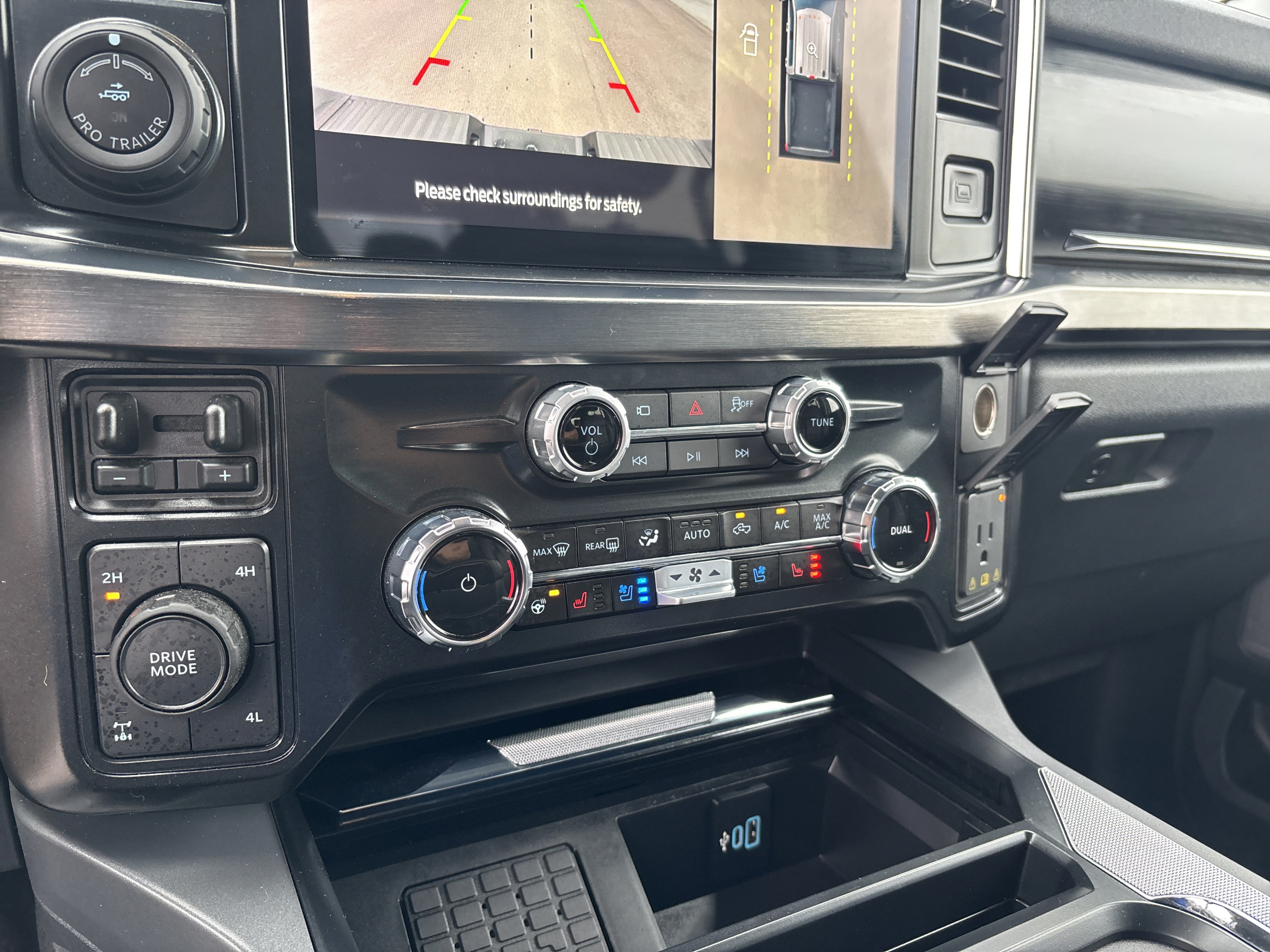 Used 2025 Ford F350 Lariat w/ Lariat Ultimate Package AWD/4WD image 17