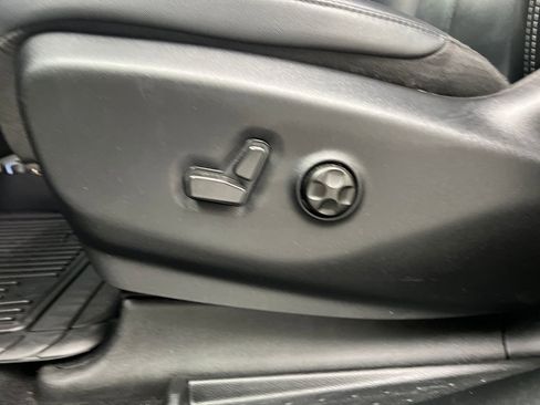 Used 2025 Chrysler Pacifica Select FWD image 10