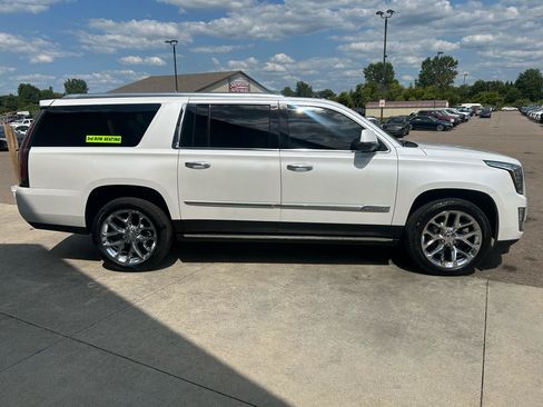 Used 2016 Cadillac Escalade ESV Premium AWD/4WD image 4