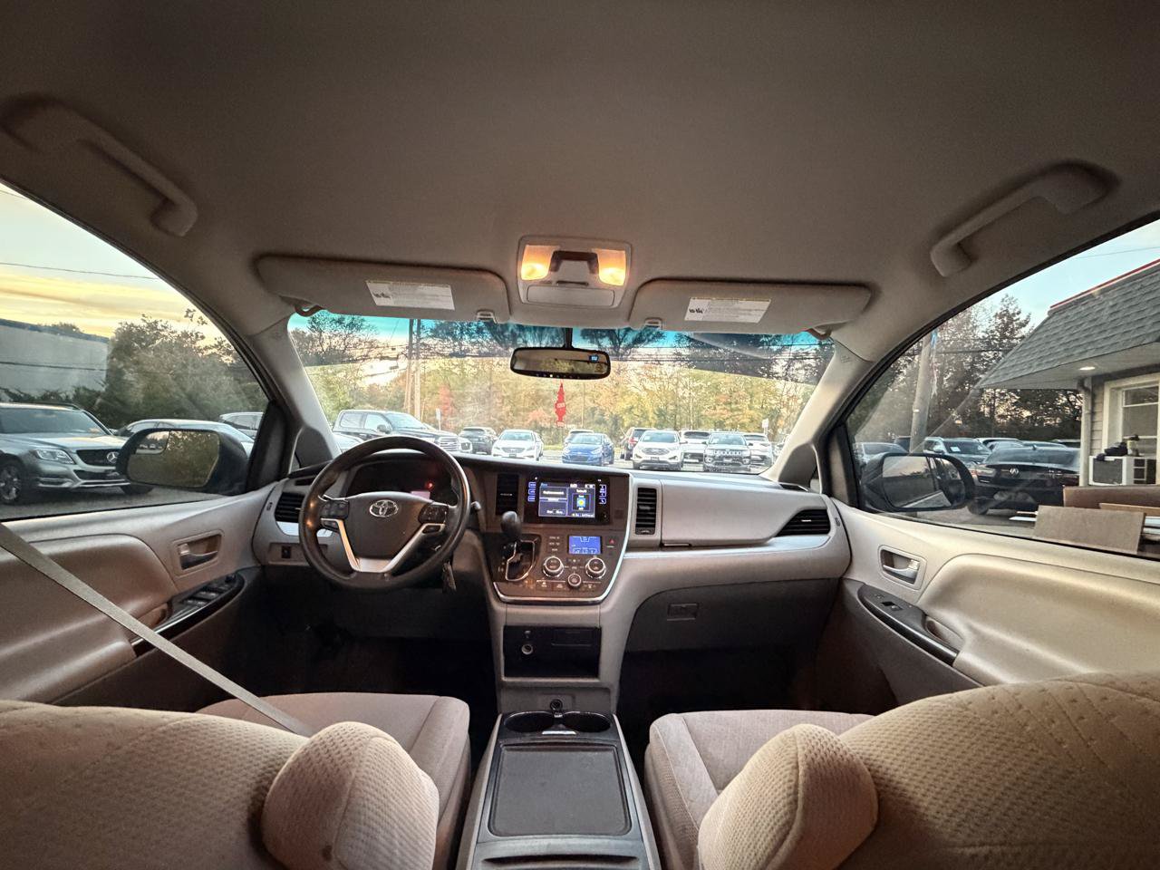 Used 2017 Toyota Sienna LE FWD image 22
