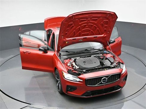 Used 2023 Volvo S60 B5 Plus image 48