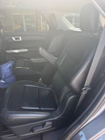 Used 2021 Ford Explorer XLT w/ Equipment Group 202A AWD/4WD image 10