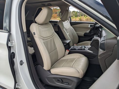 Used 2020 Ford Explorer Platinum w/ Premium Technology Package image 54