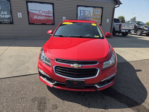 Used 2016 Chevrolet Cruze LT image 2