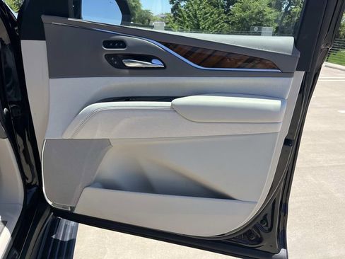 Used 2022 Cadillac Escalade Premium Luxury Platinum w/ LPO, Radiant Package AWD/4WD image 24