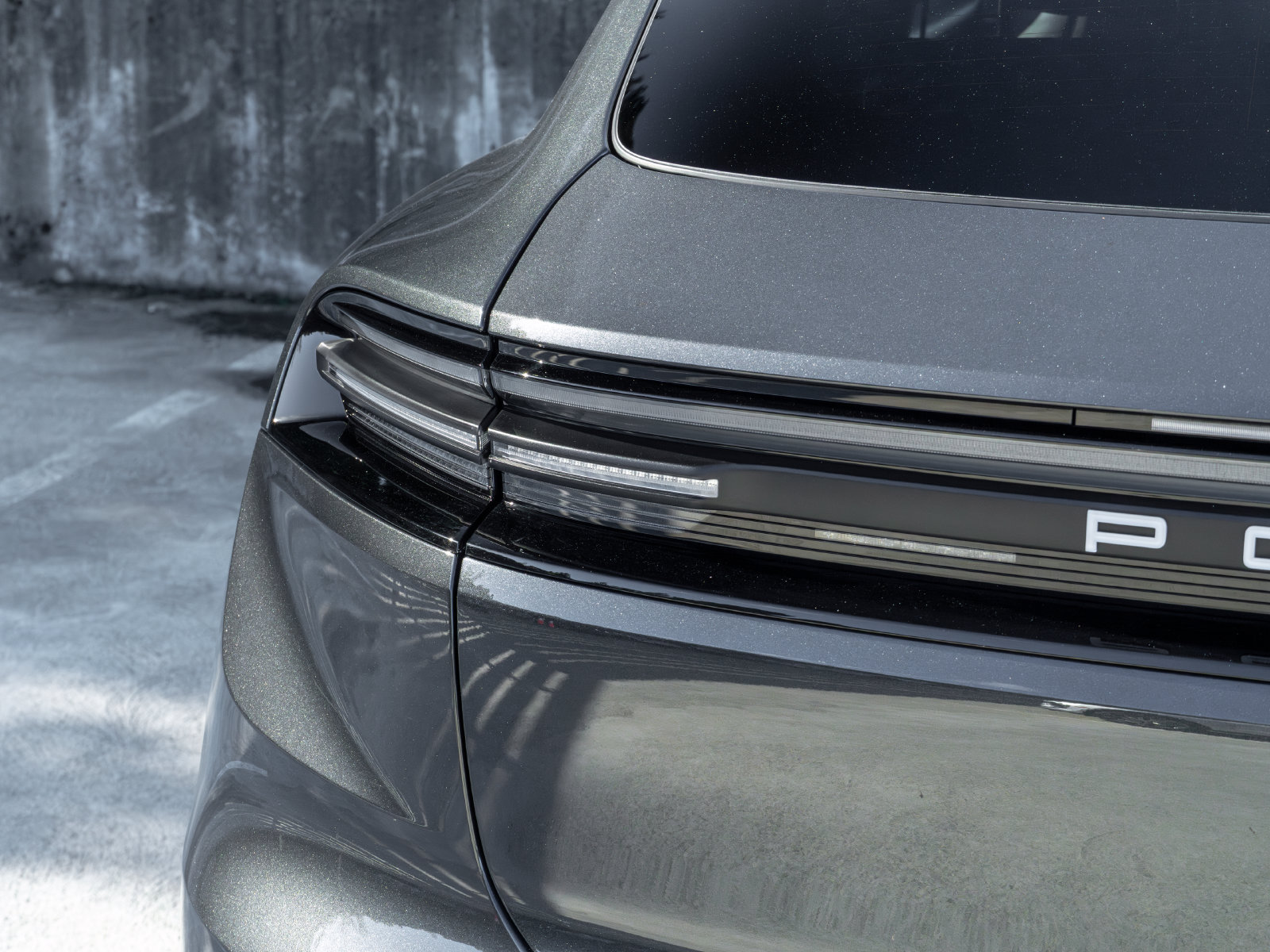 Certified 2025 Porsche Macan 4 Electric AWD/4WD image 18