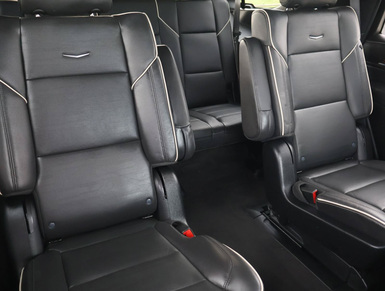 Used 2024 Cadillac Escalade Premium Luxury RWD image 23