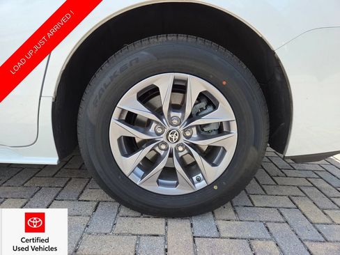 Certified 2025 Toyota Sienna XLE FWD image 21