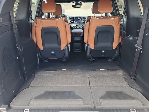 New 2026 Chrysler Pacifica Pinnacle image 35