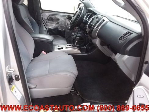 Used 2013 Toyota Tacoma 4x4 Access Cab V6 w/ TRD Sport Pkg image 14