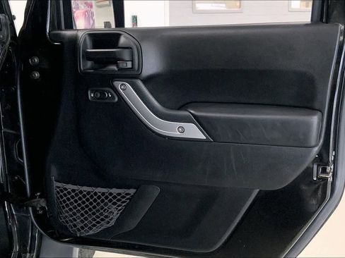 Used 2018 Jeep Wrangler Unlimited Sahara image 23