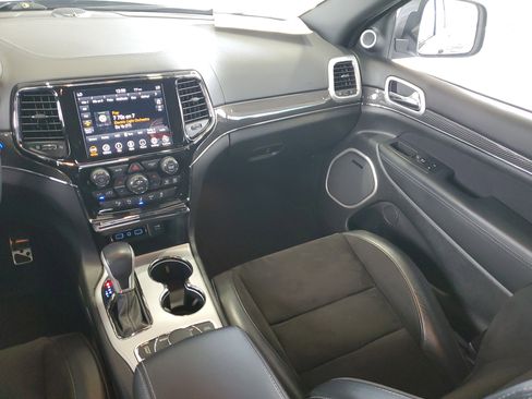 Used 2021 Jeep Grand Cherokee SRT image 12