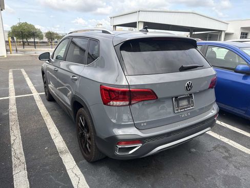 Used 2023 Volkswagen Taos SE w/ Panoramic Sunroof Package image 3