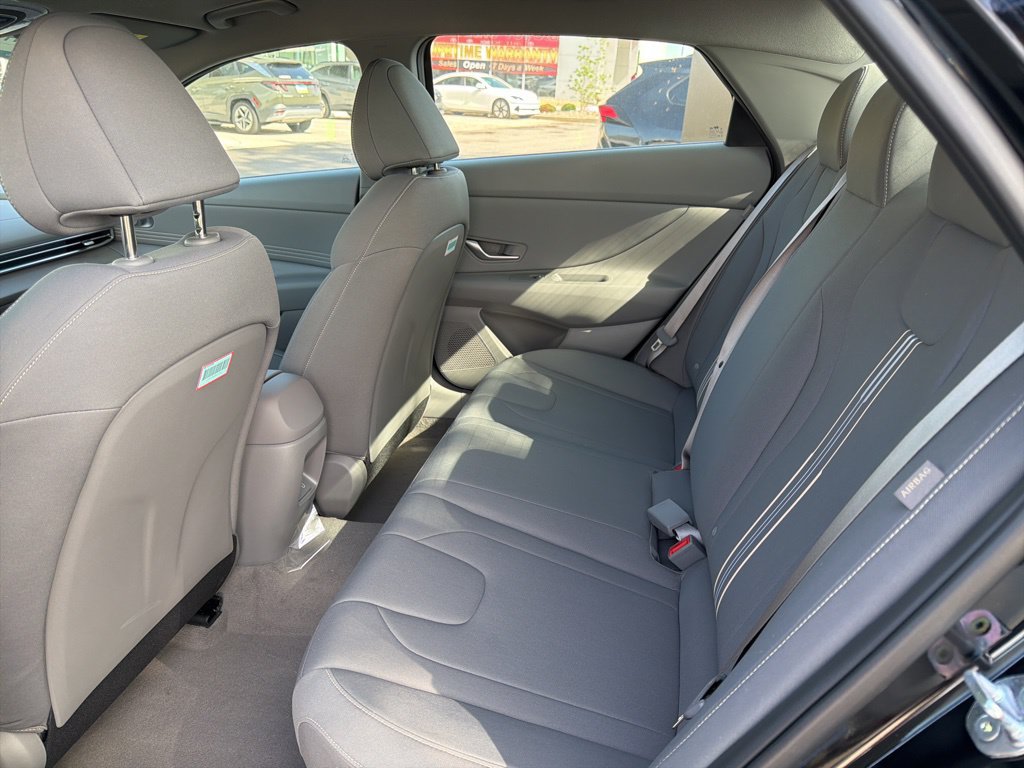 New 2025 Hyundai Elantra SEL FWD image 12