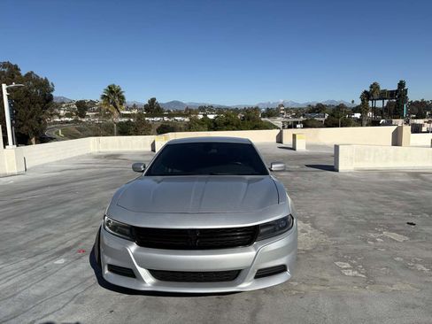 Used 2019 Dodge Charger SXT image 4