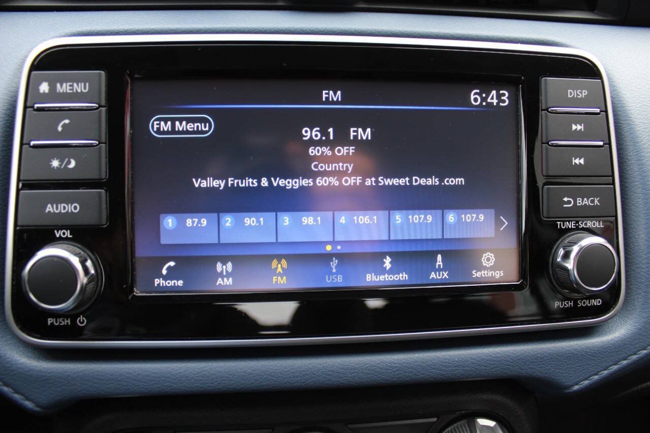 Used 2025 Nissan Versa SV FWD image 11