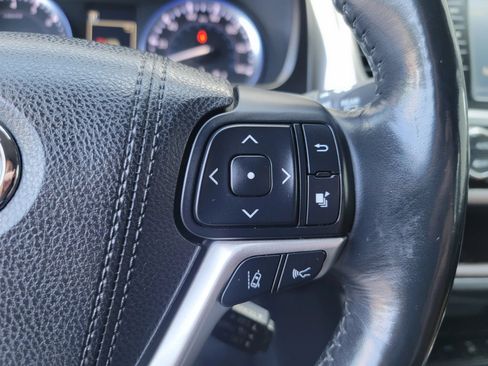 Used 2017 Toyota Highlander AWD V6 image 30