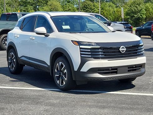 New 2025 Nissan Kicks SV w/ SV Premium Package image 2