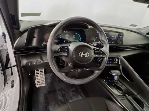 Certified 2025 Hyundai Elantra Sport FWD image 11