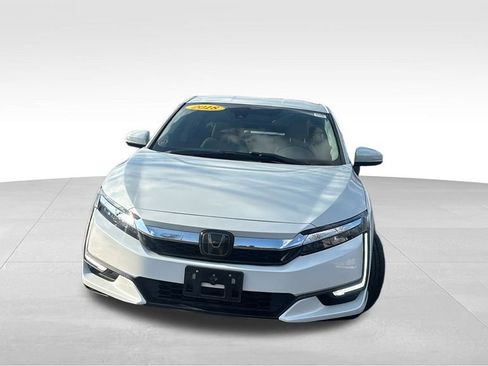 Used 2018 Honda Clarity Plug-In Hybrid image 2