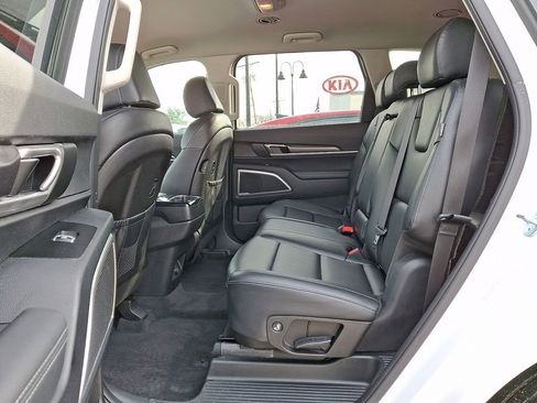 Used 2024 Kia Telluride LX image 10