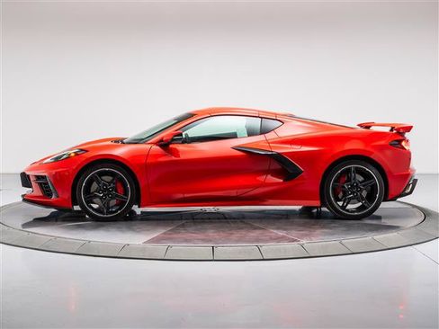 Used 2025 Chevrolet Corvette Stingray Preferred Cpe w/ Z51 Performance Package RWD image 2