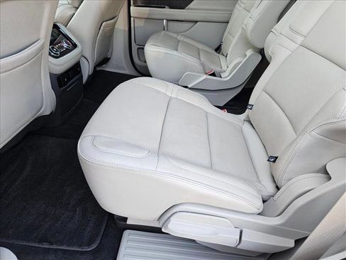 Used 2018 Lincoln Navigator Select w/ Technology Package image 18