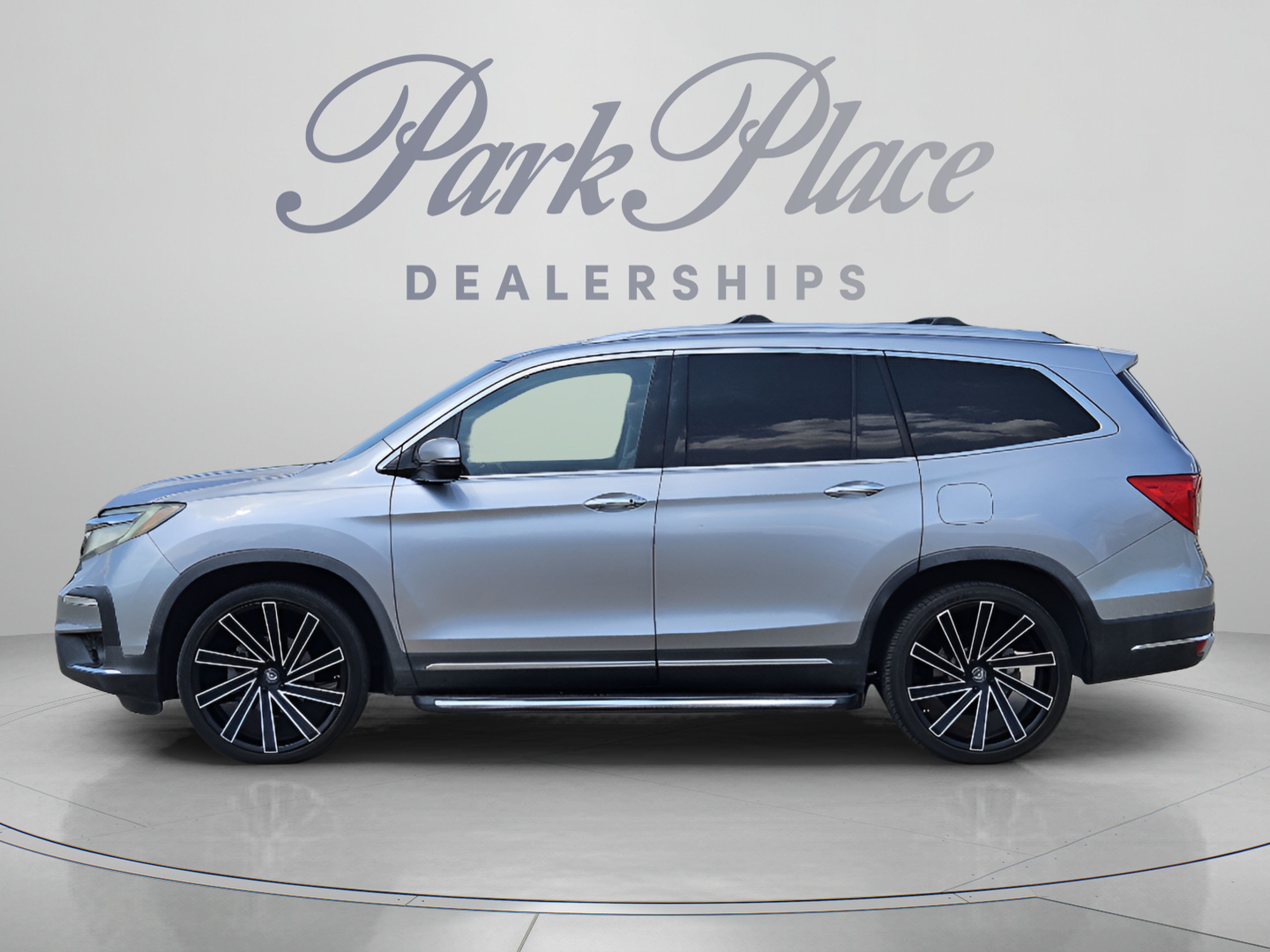 Used 2019 Honda Pilot Touring image 2