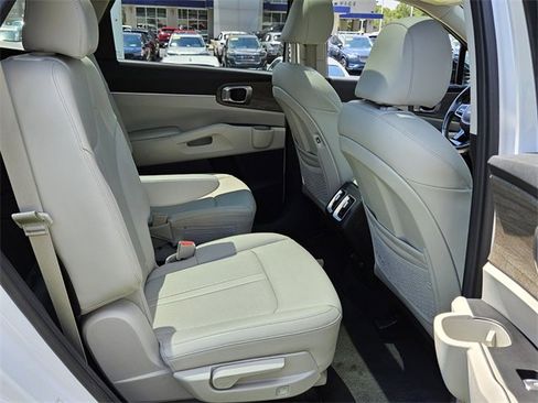 Used 2022 Kia Sorento EX w/ Panoramic Sunroof Package image 17