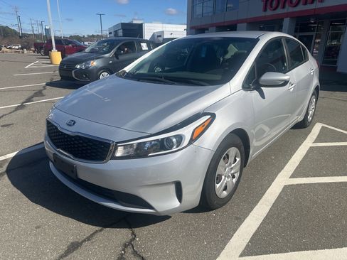 Used 2017 Kia Forte LX image 16