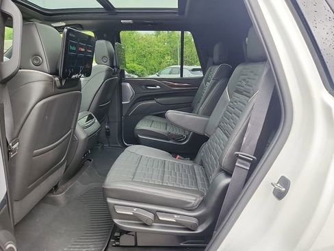 Used 2023 Cadillac Escalade Sport Platinum w/ LPO, ONYX Package AWD/4WD image 10