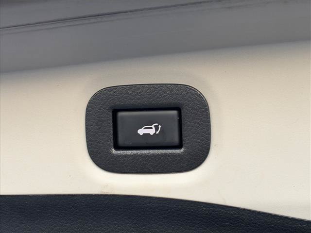 Used 2020 Nissan Rogue SV FWD image 12